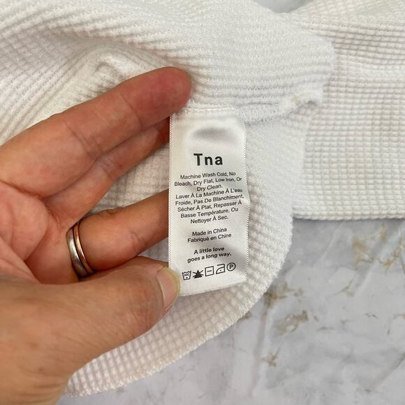 Aritzia TNA Boxy Oversized Waffle Knit Crop Thermal Top Hooded White Size XS - Picture 10 of 15